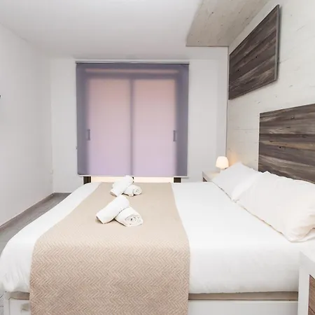 Cristianos Penthouse Alma Homes 아파트