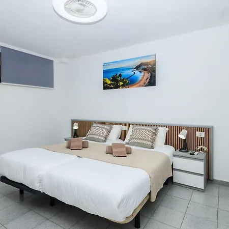 Cristianos Penthouse Alma Homes דירה *