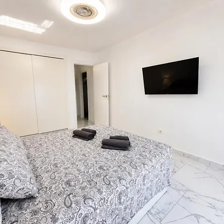 Luxury Penthouse Sunny Terrace By Alma Homes アパート