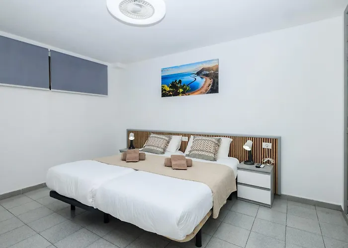 Cristianos Penthouse Alma Homes アパート *